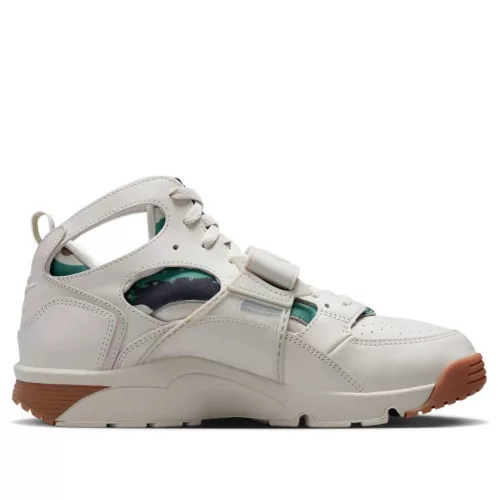 Nike Air Trainer Huarache Corteiz Light Bone alacsony szárú sneaker – termékfotó, oldalnézet