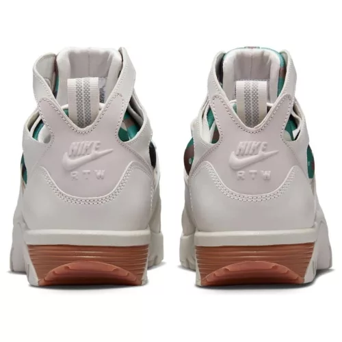 Nike Air Trainer Huarache Corteiz Light Bone alacsony szárú sneaker – termékfotó, oldalnézet