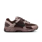 Nike Zoom Vomero 5 Plum Eclipse alacsony szárú sneaker – termékfotó, oldalnézet