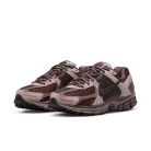 Nike Zoom Vomero 5 Plum Eclipse alacsony szárú sneaker – termékfotó, oldalnézet