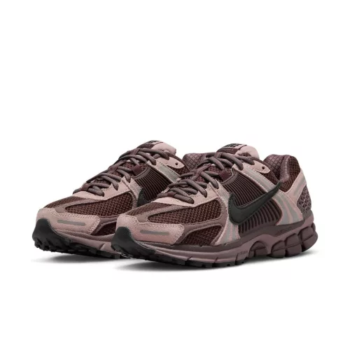 Nike Zoom Vomero 5 Plum Eclipse alacsony szárú sneaker – termékfotó, oldalnézet