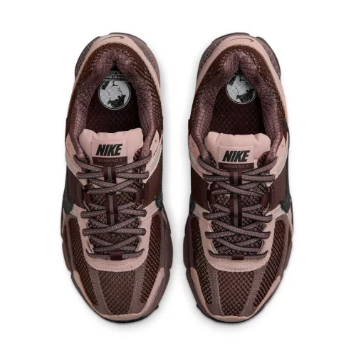 Nike Zoom Vomero 5 Plum Eclipse alacsony szárú sneaker – termékfotó, oldalnézet