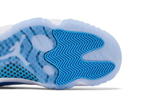 Jordan 11 Retro Low University Blue (2026) alacsony szárú sneaker – termékfotó, oldalnézet