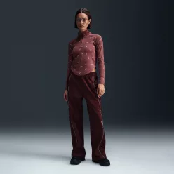 Nike Sportswear Collection Women's Slim 1/2-Zip Long-Sleeve Logo Top Red Sepia/Light Orewood Brown/Red Sepia – termékfotó, oldalnézet