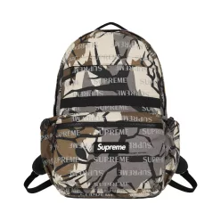 Supreme Backpack 'Predator Camo' – termékfotó, oldalnézet