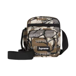 Supreme Shoulder Bag 'Predator Camo' – termékfotó, oldalnézet