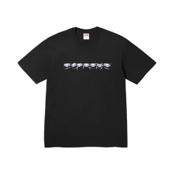 Supreme Skulls Spellout Tee 'Black' – termékfotó, oldalnézet