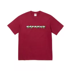 Supreme Skulls Spellout Tee 'Cardinal' – termékfotó, oldalnézet