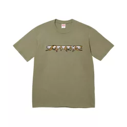 Supreme Skulls Spellout Tee 'Light Olive' – termékfotó, oldalnézet