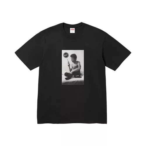 Supreme x Larry Clark Gun Tee 'Black' – termékfotó, oldalnézet