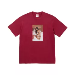 Supreme x Larry Clark Neighbor Tee 'Cardinal' – termékfotó, oldalnézet