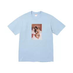 Supreme x Larry Clark Neighbor Tee 'Powder Blue' – termékfotó, oldalnézet