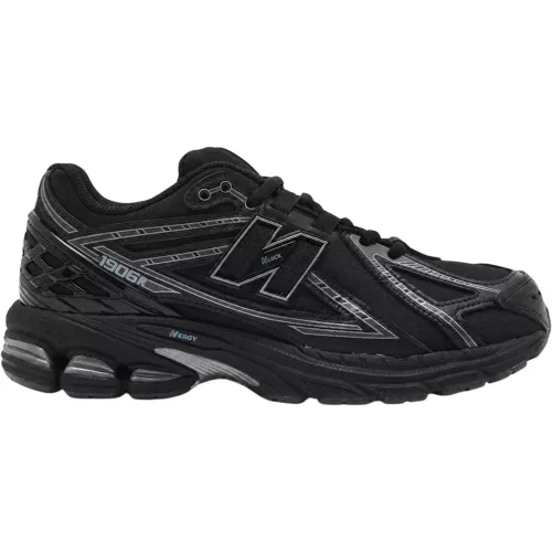 New Balance 1906R Black (GS) alacsony szárú sneaker – termékfotó, oldalnézet