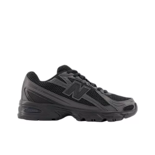 New Balance 740 Triple Black (GS) alacsony szárú sneaker – termékfotó, oldalnézet