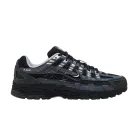 Nike P-6000 Suede Anthracite Metallic Silver alacsony szárú sneaker – termékfotó, oldalnézet