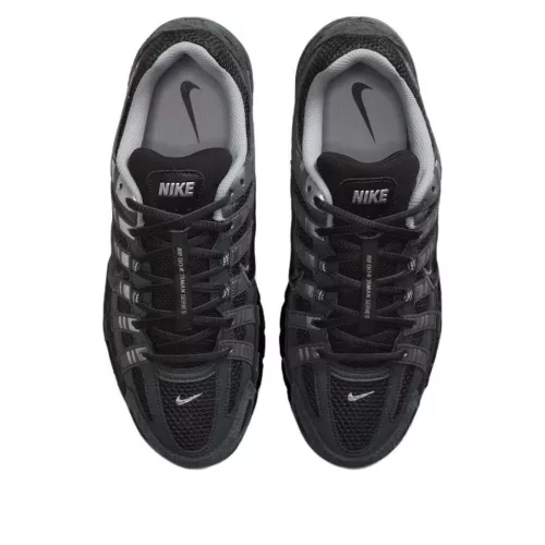 Nike P-6000 Suede Anthracite Metallic Silver alacsony szárú sneaker – termékfotó, oldalnézet