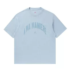 Air Jordan x A Ma Maniére Tee 'Light Armory Blue' – termékfotó, oldalnézet