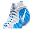 Nike Air Foamposite Pro University Blue (2026) alacsony szárú sneaker – termékfotó, oldalnézet