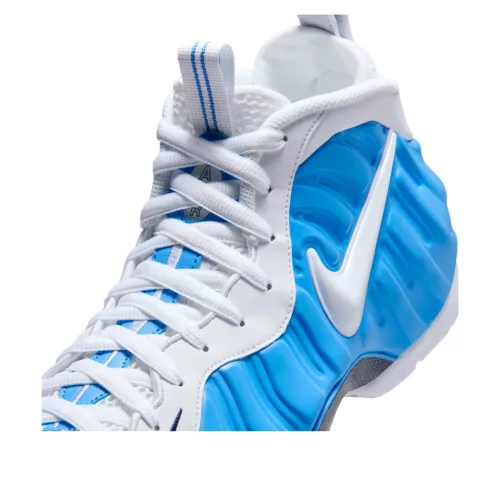 Nike Air Foamposite Pro University Blue (2026) alacsony szárú sneaker – termékfotó, oldalnézet