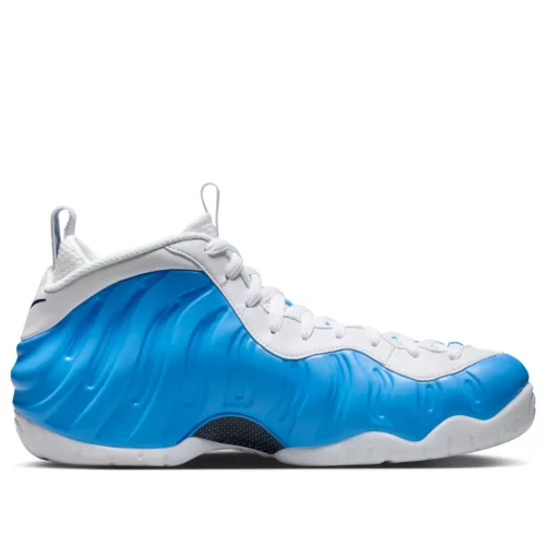 Nike Air Foamposite Pro University Blue (2026) alacsony szárú sneaker – termékfotó, oldalnézet