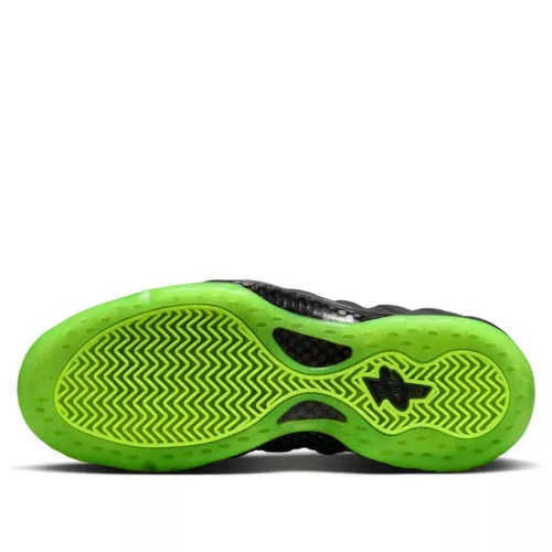 Nike Air Foamposite One Black Volt alacsony szárú sneaker – termékfotó, oldalnézet