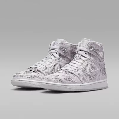 Jordan 1 Retro High OG Swarovski Vast Grey (Women's) magas szárú sneaker – termékfotó, oldalnézet