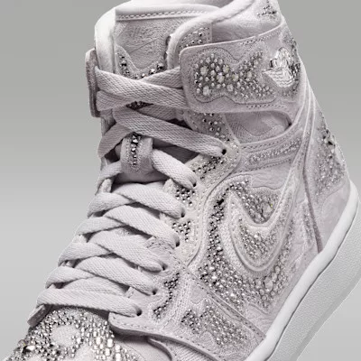 Jordan 1 Retro High OG Swarovski Vast Grey (Women's) magas szárú sneaker – termékfotó, oldalnézet