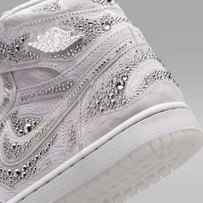 Jordan 1 Retro High OG Swarovski Vast Grey (Women's) magas szárú sneaker – termékfotó, oldalnézet