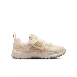 Nike Zoom Vomero 5 Pale Ivory Sand Drift (GS) alacsony szárú sneaker – termékfotó, oldalnézet