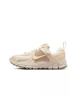 Nike Zoom Vomero 5 Pale Ivory Sand Drift (GS) alacsony szárú sneaker – termékfotó, oldalnézet