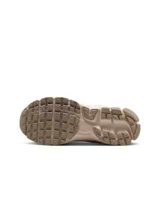Nike Zoom Vomero 5 Pale Ivory Sand Drift (GS) alacsony szárú sneaker – termékfotó, oldalnézet