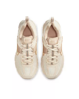 Nike Zoom Vomero 5 Pale Ivory Sand Drift (GS) alacsony szárú sneaker – termékfotó, oldalnézet