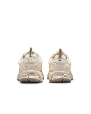 Nike Zoom Vomero 5 Pale Ivory Sand Drift (GS) alacsony szárú sneaker – termékfotó, oldalnézet