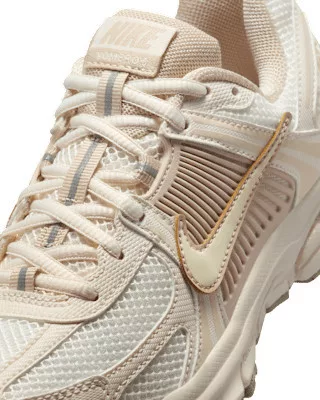 Nike Zoom Vomero 5 Pale Ivory Sand Drift (GS) alacsony szárú sneaker – termékfotó, oldalnézet