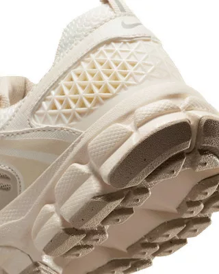 Nike Zoom Vomero 5 Pale Ivory Sand Drift (GS) alacsony szárú sneaker – termékfotó, oldalnézet
