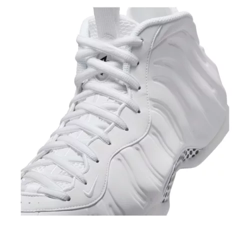 Nike Air Foamposite One Triple White alacsony szárú sneaker – termékfotó, oldalnézet