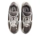 Nike V5 RNR Cave Stone Black alacsony szárú sneaker – termékfotó, oldalnézet
