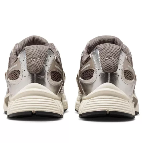 Nike V5 RNR Cave Stone Black alacsony szárú sneaker – termékfotó, oldalnézet