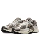 Nike V5 RNR Cave Stone Black alacsony szárú sneaker – termékfotó, oldalnézet