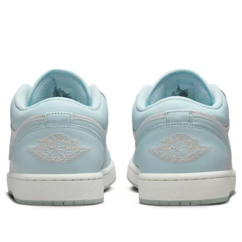 Jordan 1 Low SE Glacier Blue Summit White alacsony szárú sneaker – termékfotó, oldalnézet