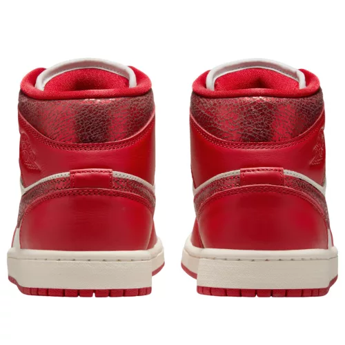 Jordan 1 Mid SE Red Cracked Leather (Women's) közepes szárú sneaker – termékfotó, oldalnézet