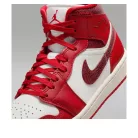 Jordan 1 Mid SE Red Cracked Leather (Women's) közepes szárú sneaker – termékfotó, oldalnézet