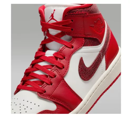 Jordan 1 Mid SE Red Cracked Leather (Women's) közepes szárú sneaker – termékfotó, oldalnézet