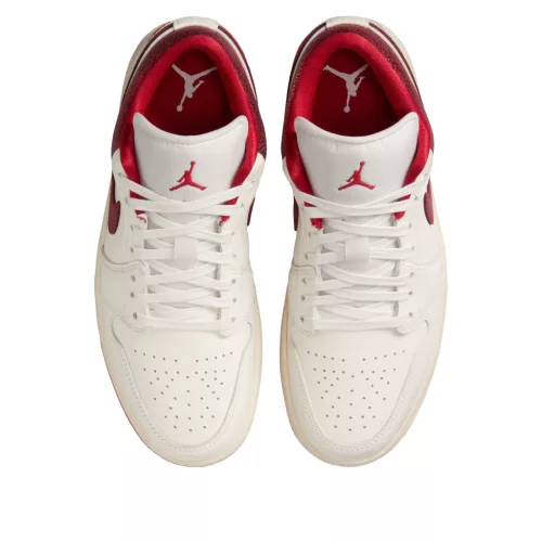 Jordan 1 Low Ruby (Women's) alacsony szárú sneaker – termékfotó, oldalnézet