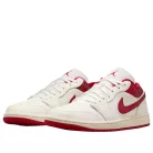 Jordan 1 Low Ruby (Women's) alacsony szárú sneaker – termékfotó, oldalnézet