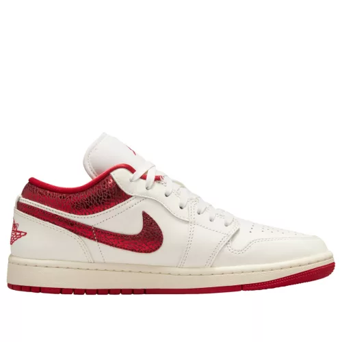 Jordan 1 Low Ruby (Women's) alacsony szárú sneaker – termékfotó, oldalnézet