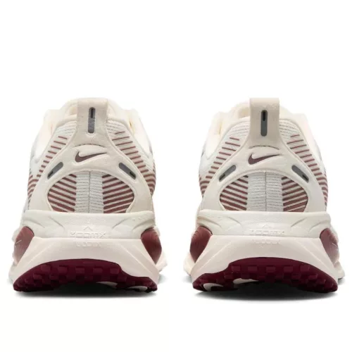 Nike Vomero 18 Pale Ivory Red Sepia Silt Red Dark Team Red (Women's) alacsony szárú sneaker – termékfotó, oldalnézet