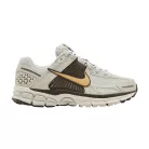 Nike Zoom Vomero 5 Light Bone Ironstone (Women's) alacsony szárú sneaker – termékfotó, oldalnézet