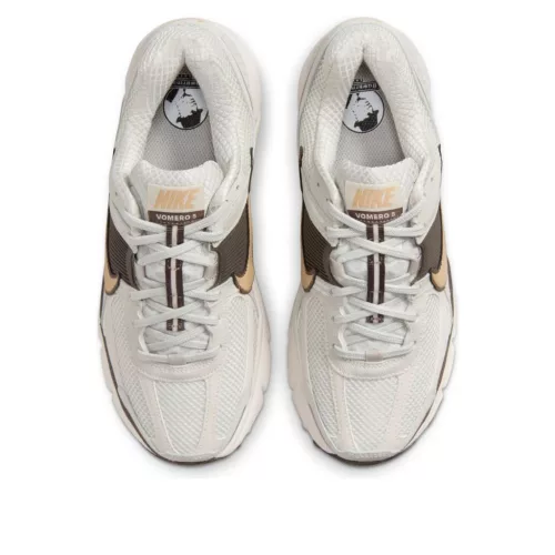 Nike Zoom Vomero 5 Light Bone Ironstone (Women's) alacsony szárú sneaker – termékfotó, oldalnézet