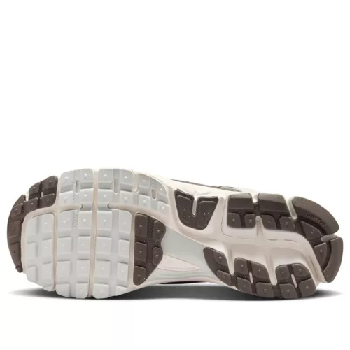 Nike Zoom Vomero 5 Light Bone Ironstone (Women's) alacsony szárú sneaker – termékfotó, oldalnézet